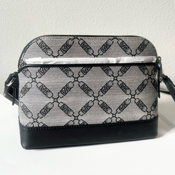 MICHAEL KORS-NWT Jet Set Charm Black Crossbody Bag Black and White Thick Strap - Picture 5 of 10